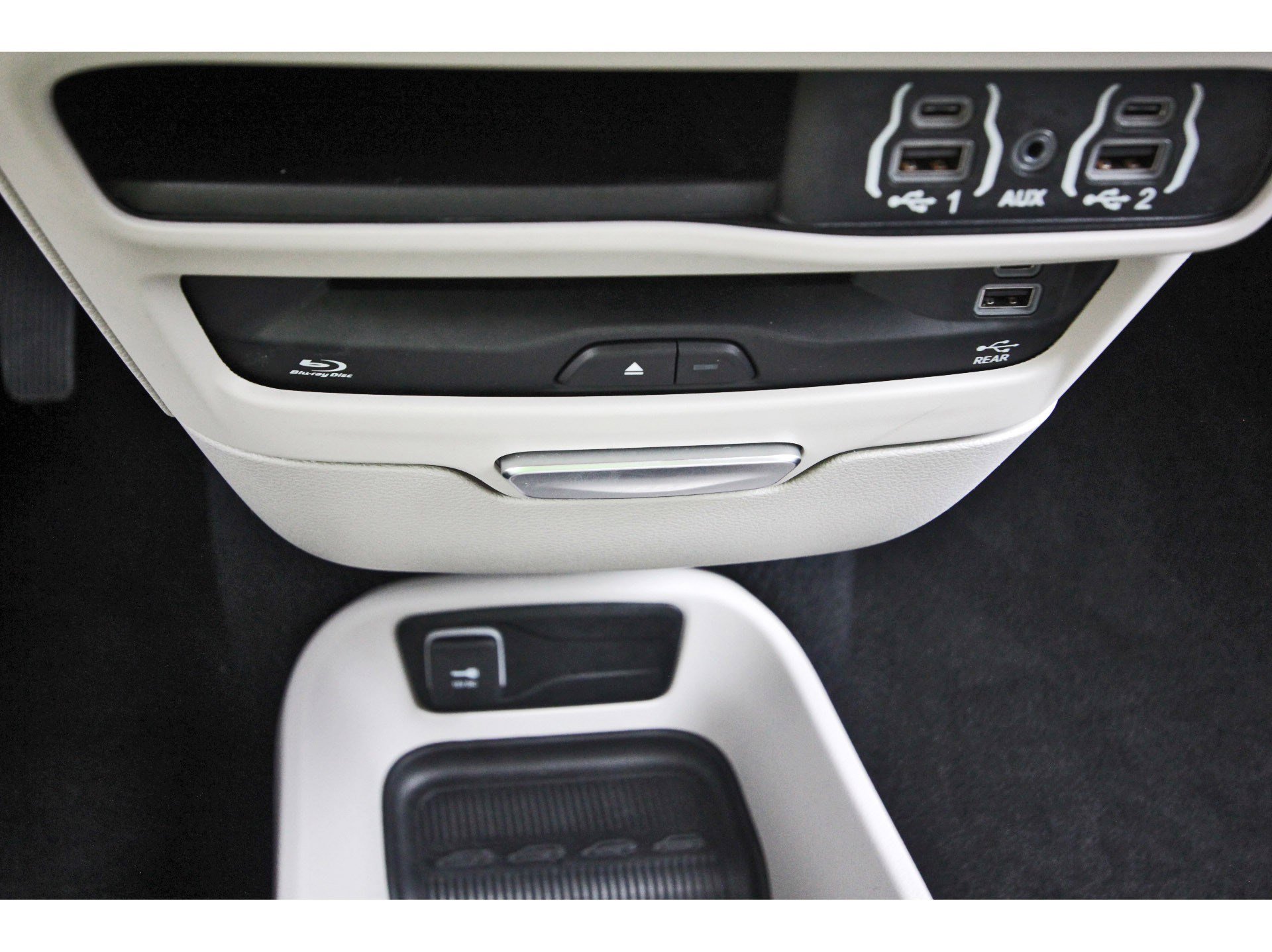 Used 2022 Chrysler Pacifica Touring-L w/ Uconnect Theater Family Group FWD image 29
