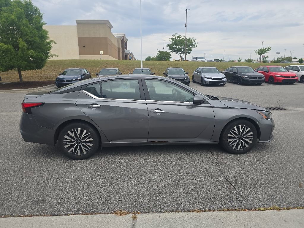 Used 2023 Nissan Altima 2.5 SV FWD image 6