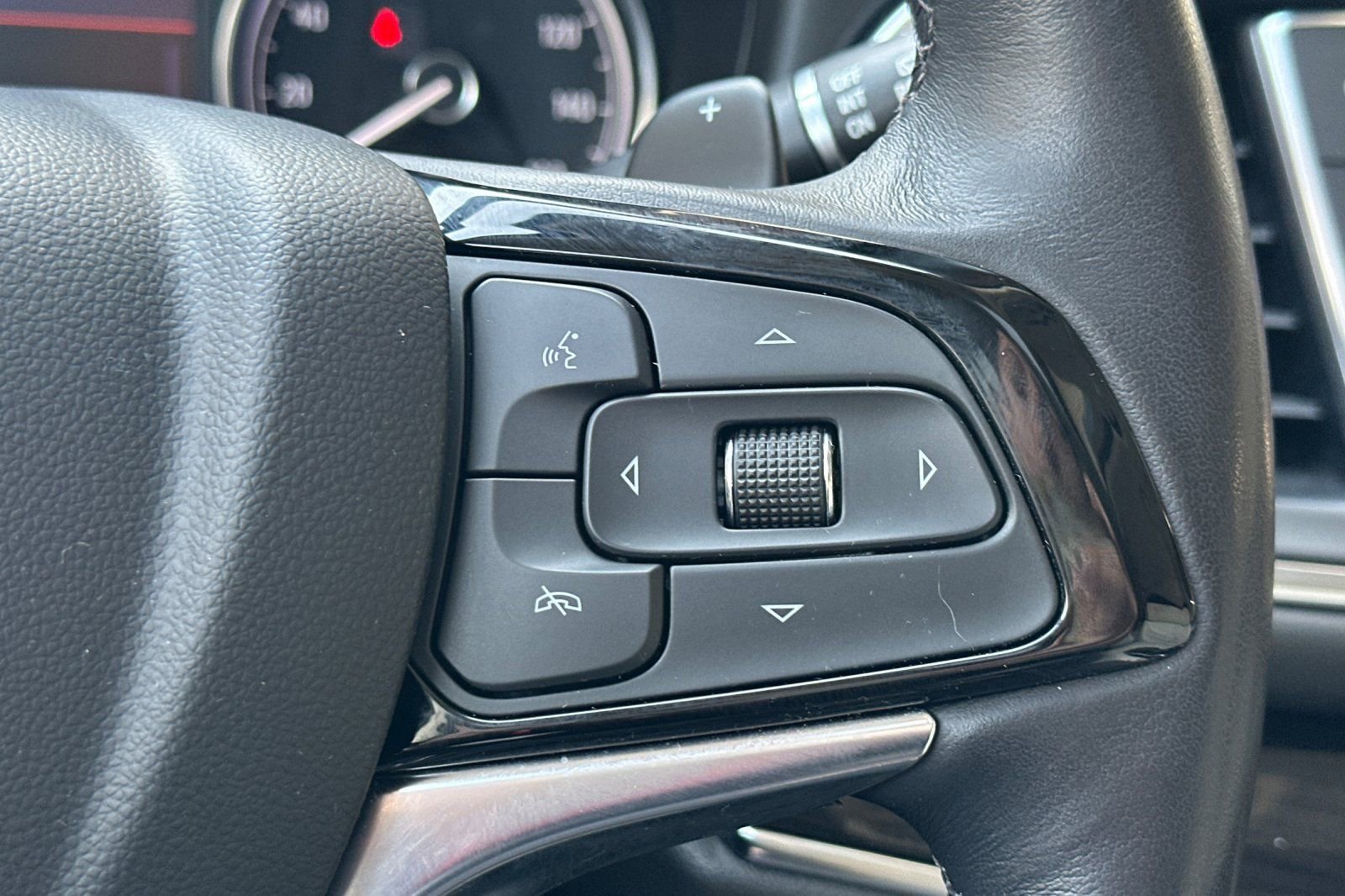 Certified 2023 Buick Enclave Essence w/ Experience Buick Package image 33