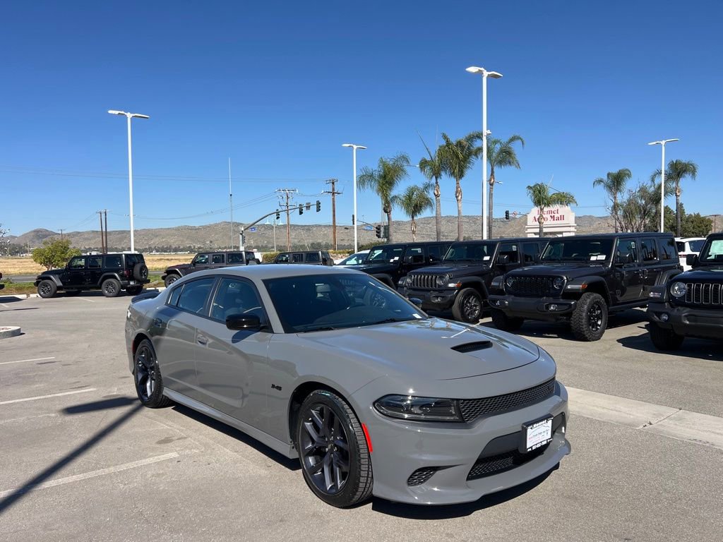 Used 2023 Dodge Charger R/T w/ Blacktop Package image 2