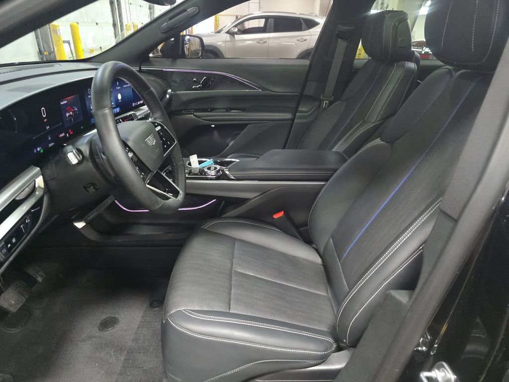 Used 2024 Cadillac Lyriq Luxury image 2