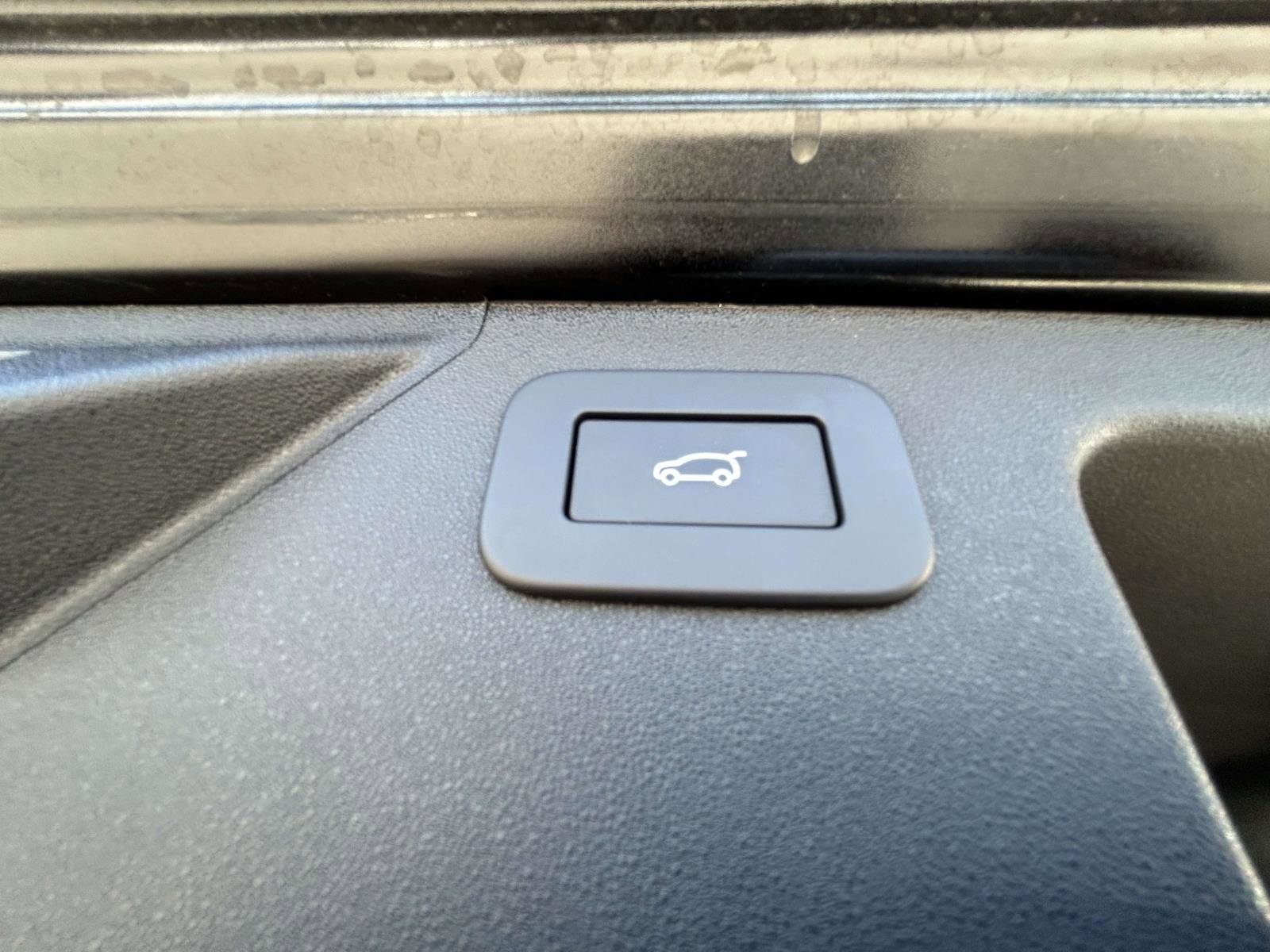 Used 2025 Land Rover Discovery Sport Dynamic SE image 19