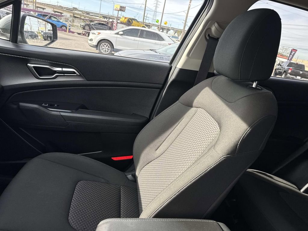 Used 2024 Kia Sportage LX image 15
