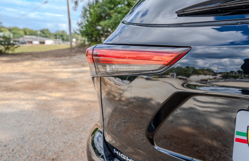 Used 2023 Toyota Highlander XLE FWD image 10