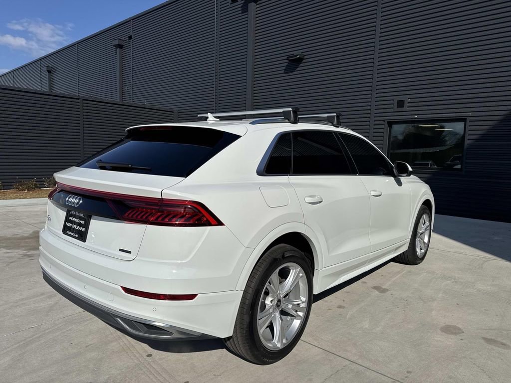 Used 2023 Audi Q8 Premium image 11