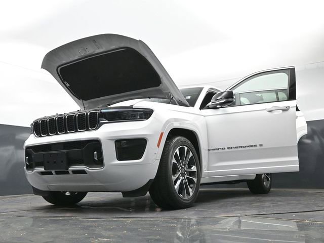 Used 2023 Jeep Grand Cherokee Overland w/ Luxury Tech Group IV AWD/4WD image 57
