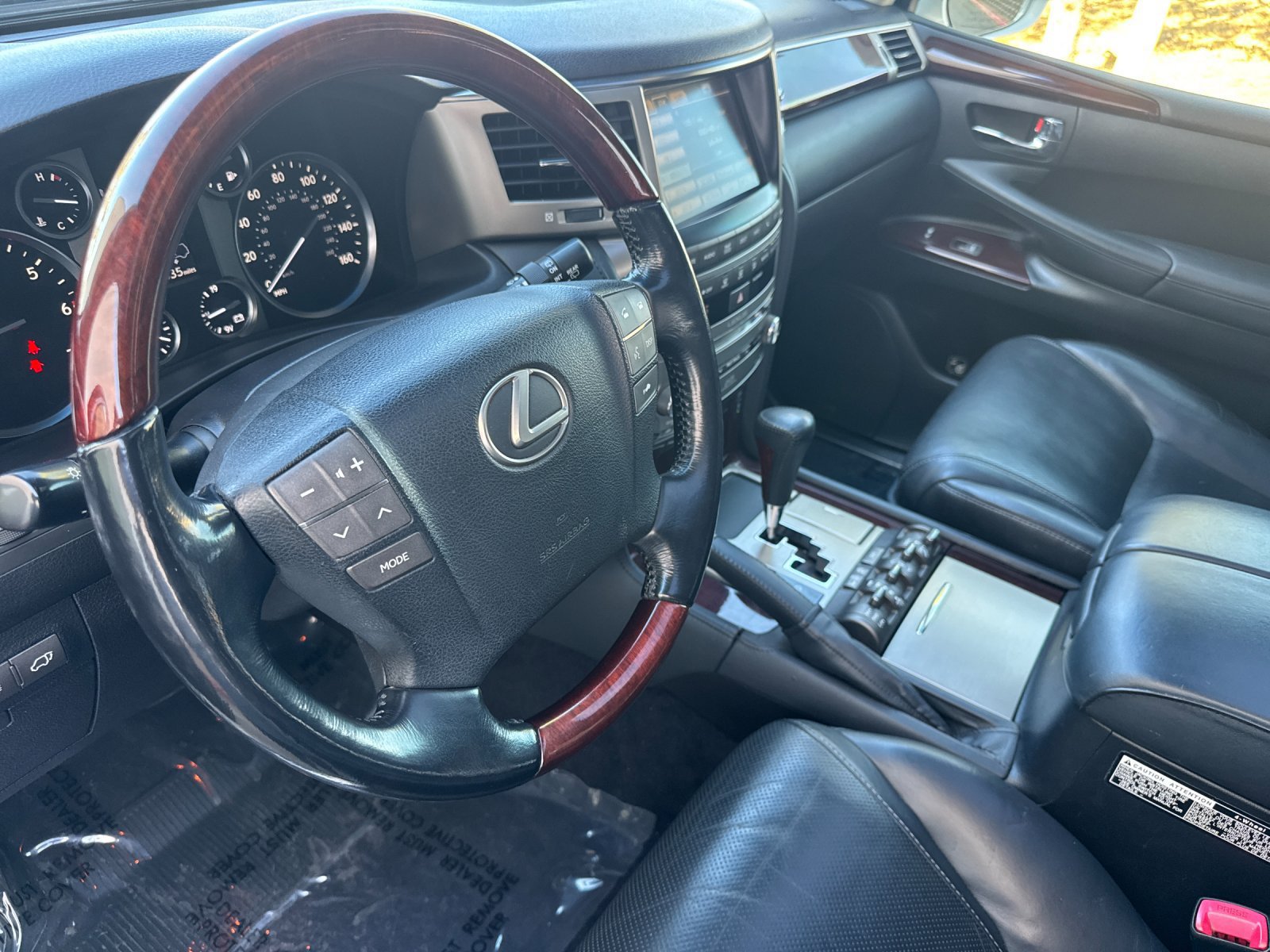Used 2015 Lexus LX 570 4WD image 10