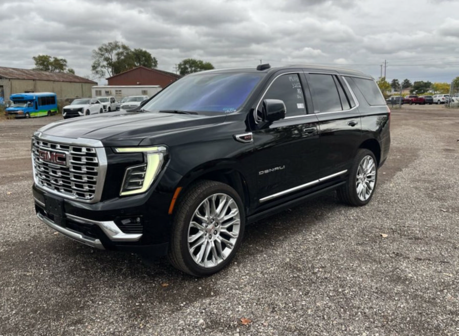 Used 2025 GMC Yukon Denali w/ Denali Reserve Package AWD/4WD image 2