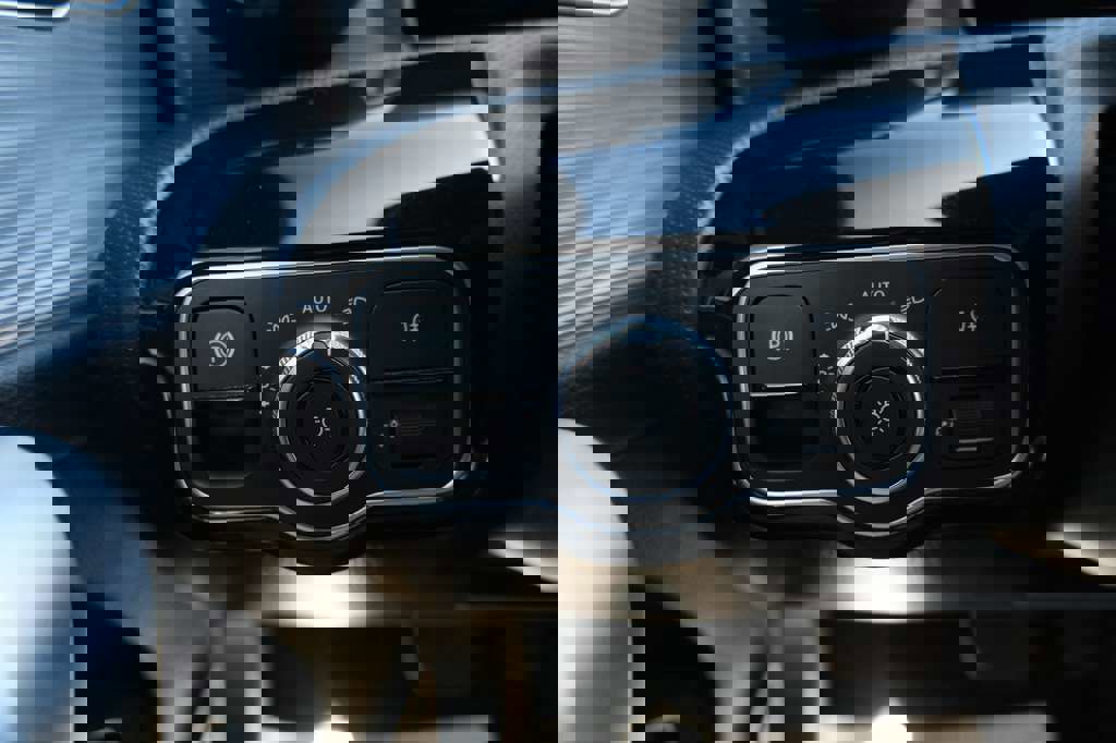 Used 2019 Mercedes-Benz A 220 4MATIC w/ Driver Assistance Package image 37