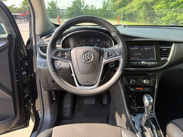 Used 2021 Buick Encore Preferred AWD/4WD image 16
