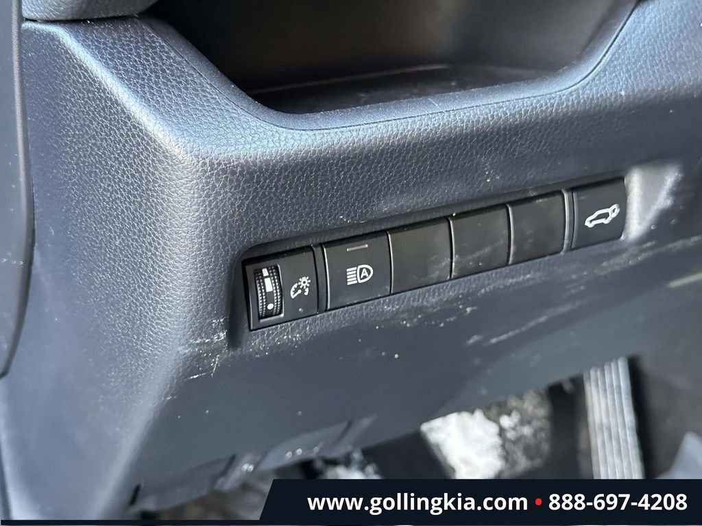 Used 2022 Toyota RAV4 XLE Premium image 20