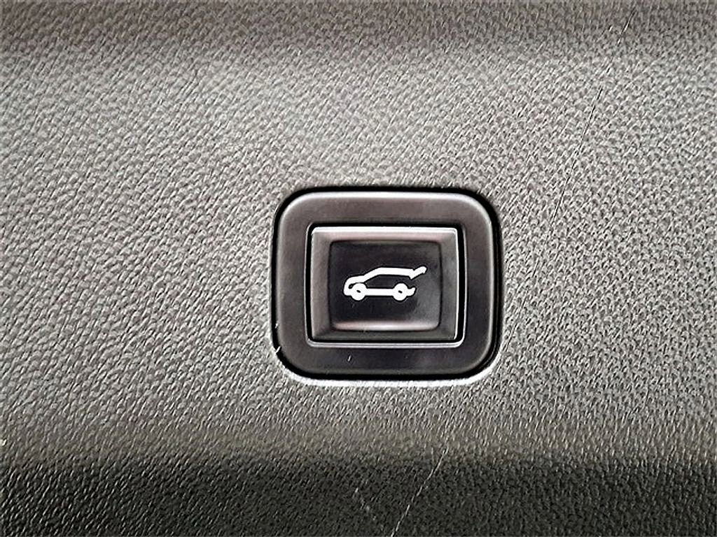 Used 2022 Chevrolet Tahoe High Country image 32