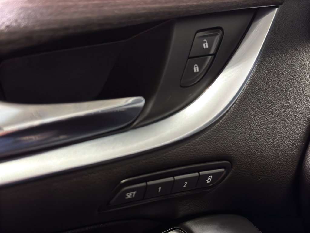 Used 2024 Buick Enclave Avenir w/ Avenir Technology Package image 38