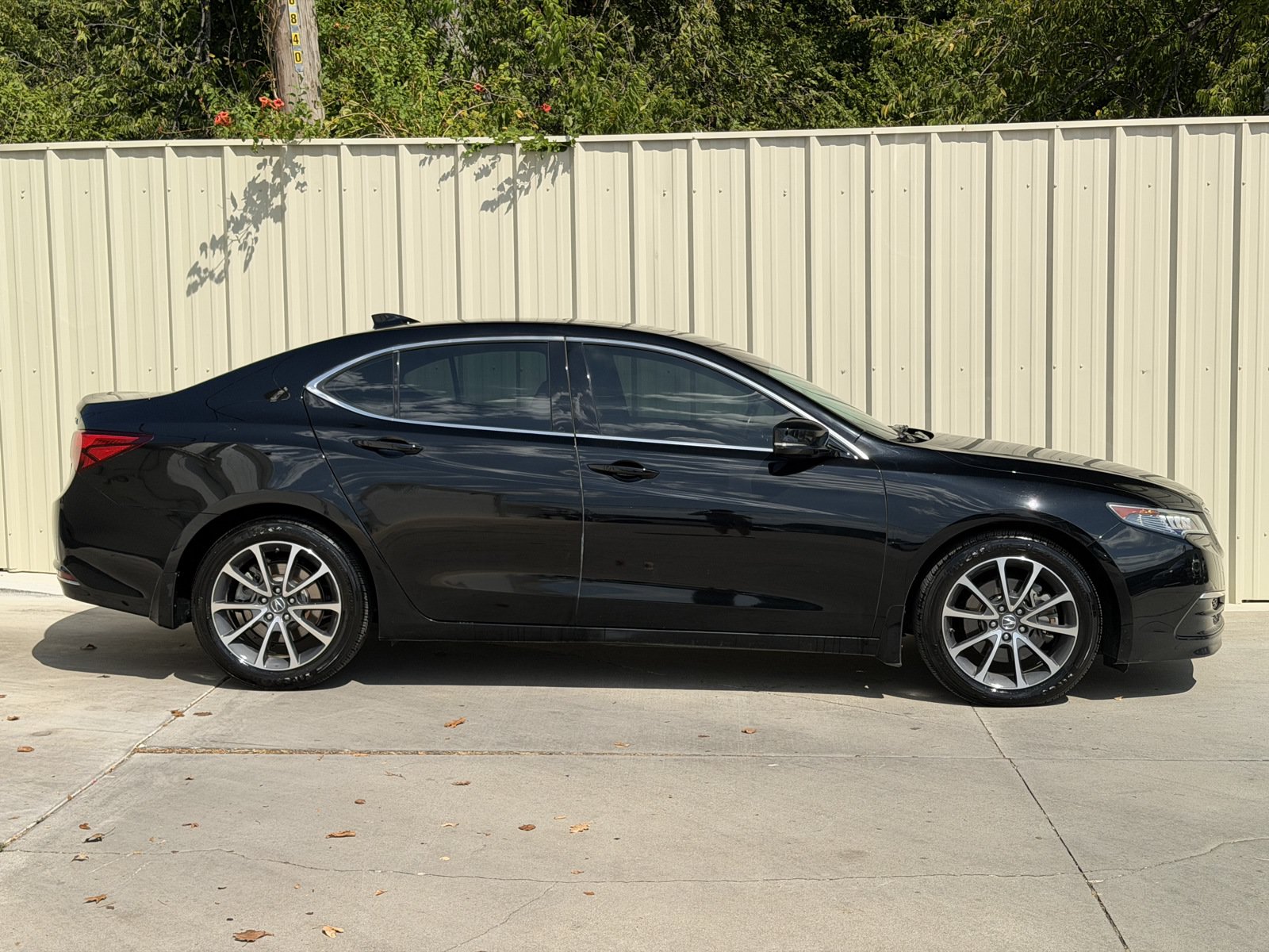 Used 2015 Acura TLX w/ Technology Package FWD image 4