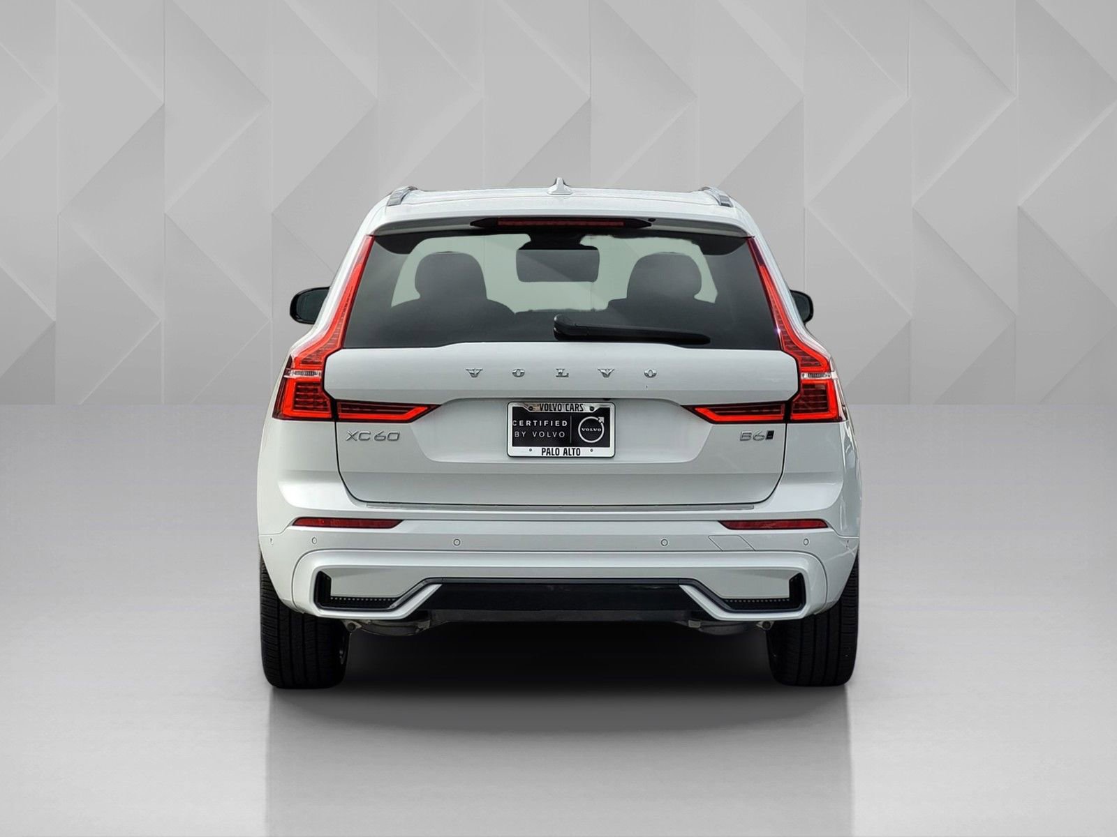Certified 2023 Volvo XC60 B6 Ultimate w/ Protection Package Premier image 5