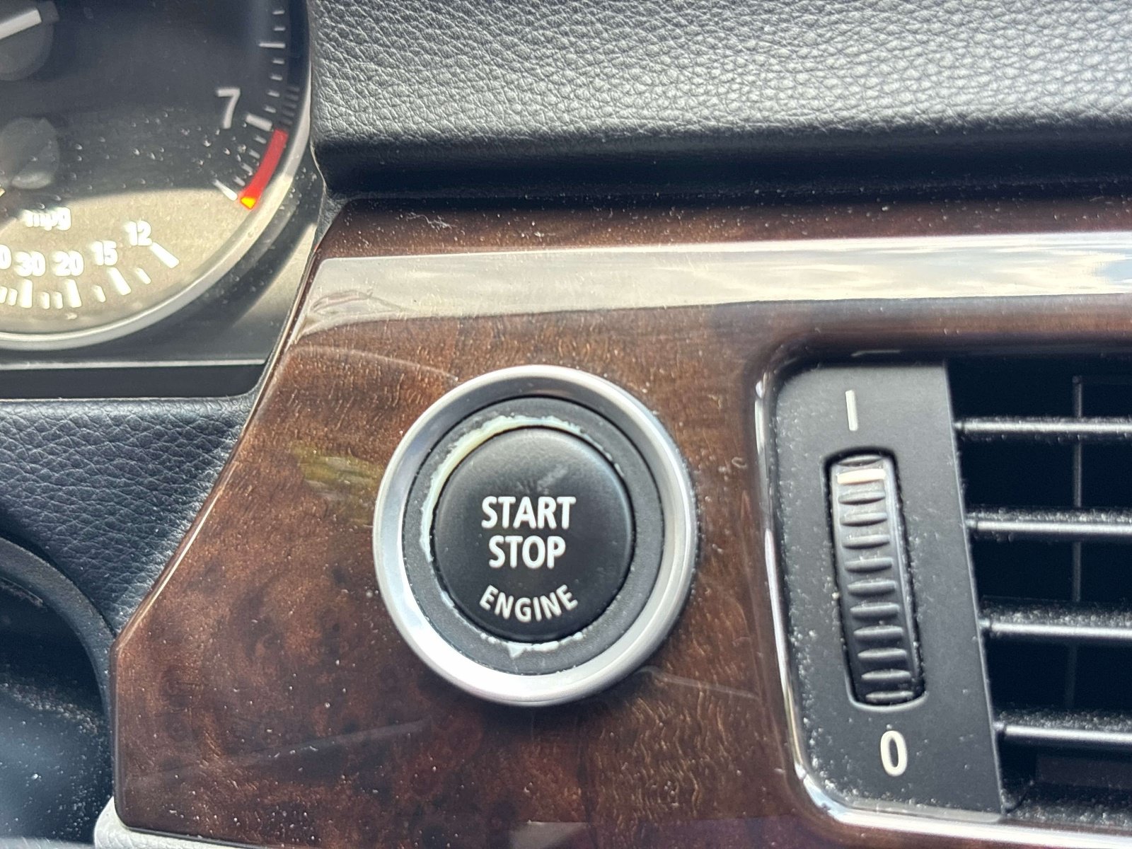 Used 2011 BMW 328i xDrive Sedan AWD/4WD image 29