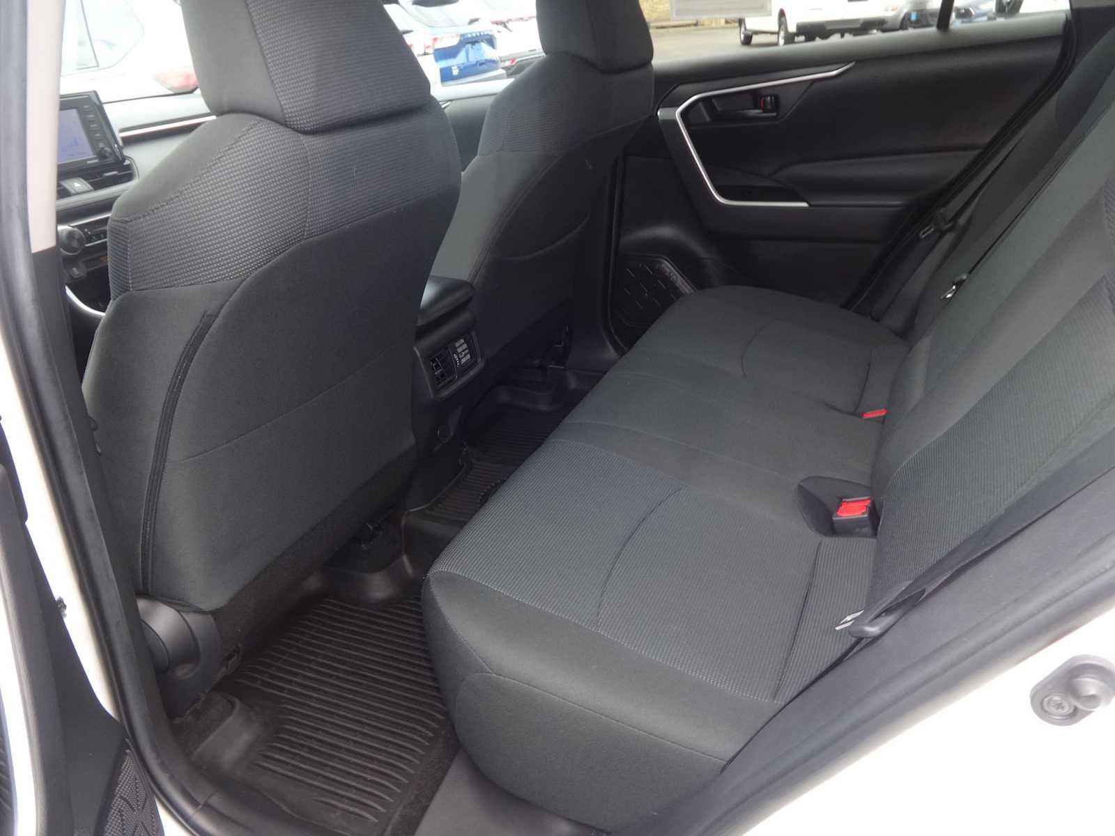 Used 2022 Toyota RAV4 LE image 12