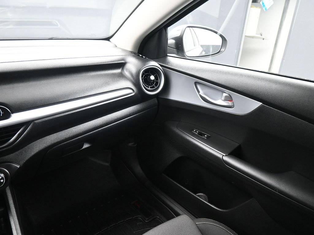 Used 2023 Kia Forte LXS w/ LXS Technology Package image 22
