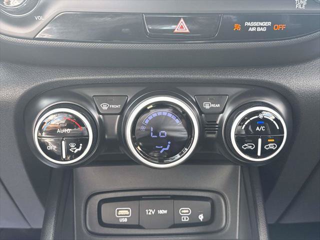Certified 2025 Hyundai Venue Limited FWD image 27