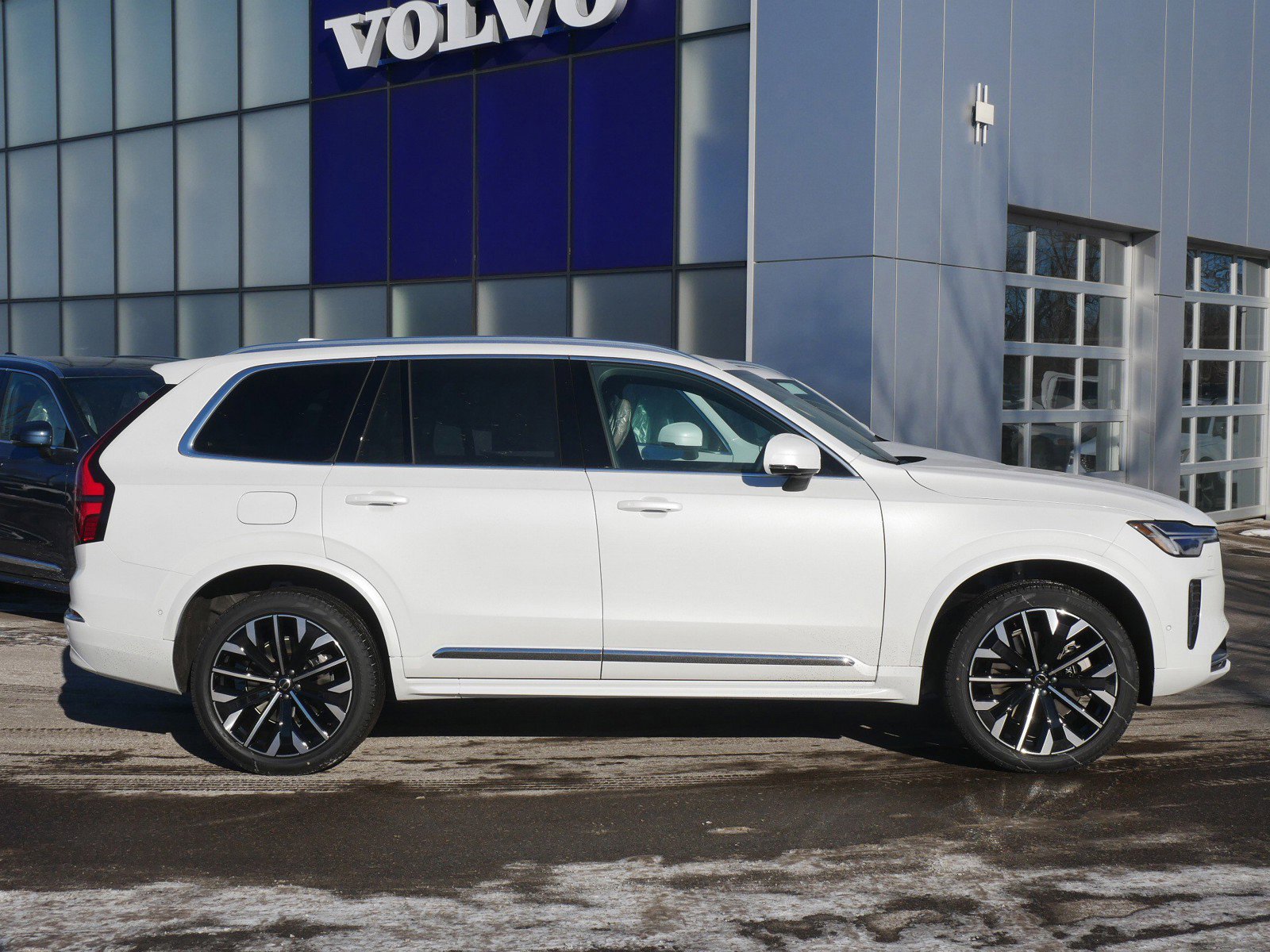New 2026 Volvo XC90 T8 Plus w/ Protection Package Premier image 2