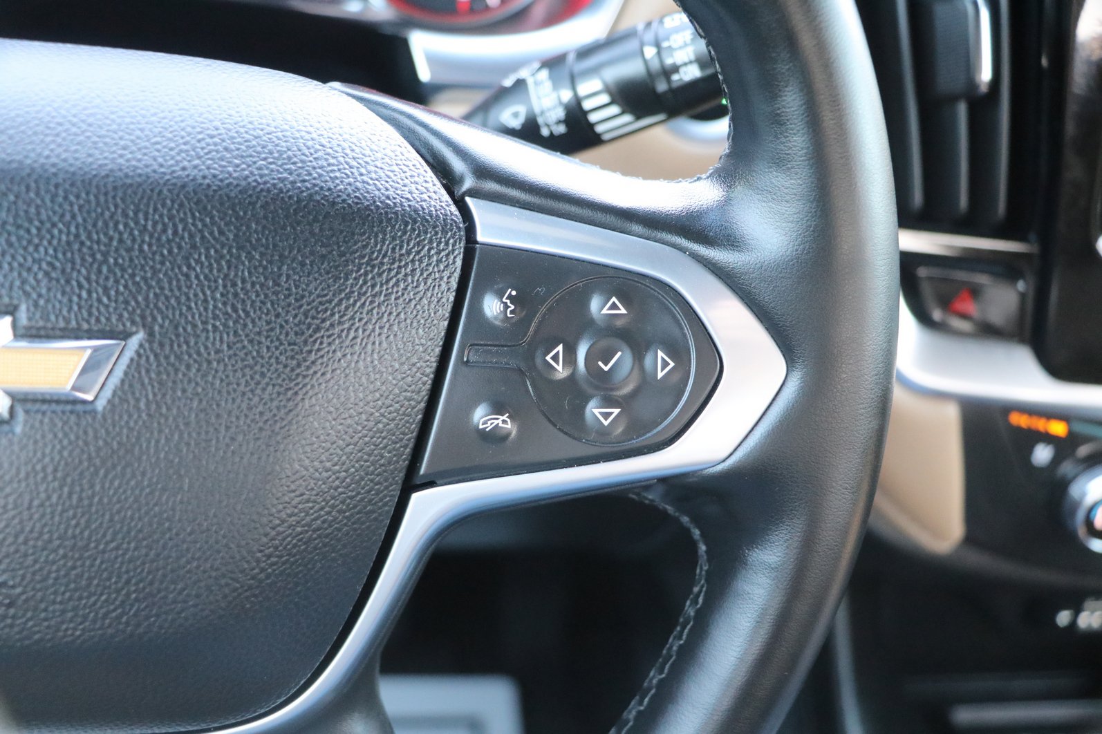 Used 2023 Chevrolet Traverse Premier FWD image 19