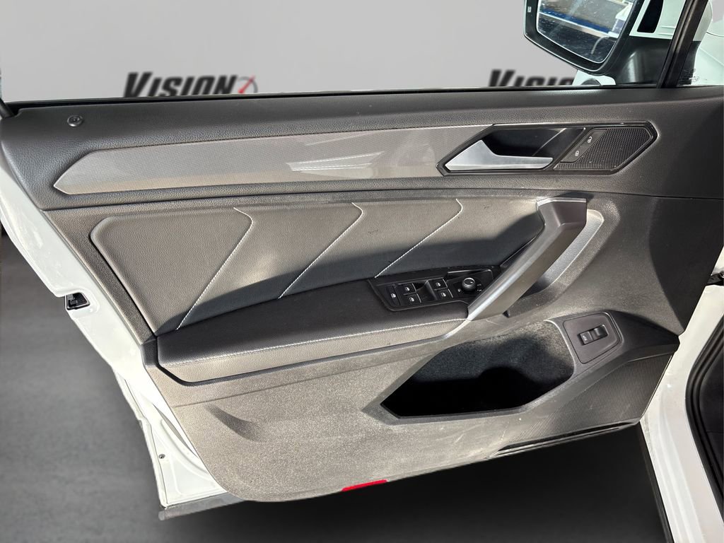 Used 2022 Volkswagen Tiguan SE image 25