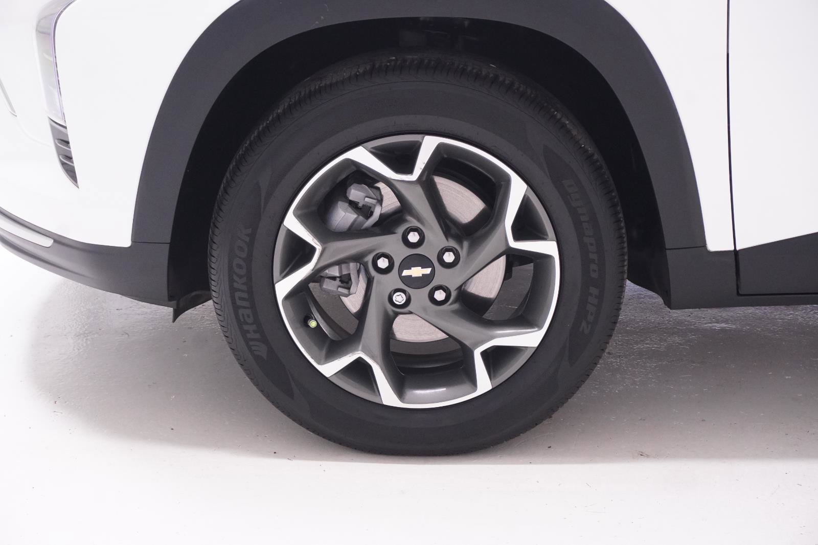 Used 2025 Chevrolet Trax LT w/ Driver Confidence Package image 11