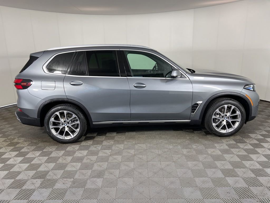 New 2026 BMW X5 xDrive40i w/ Climate Comfort Package image 2