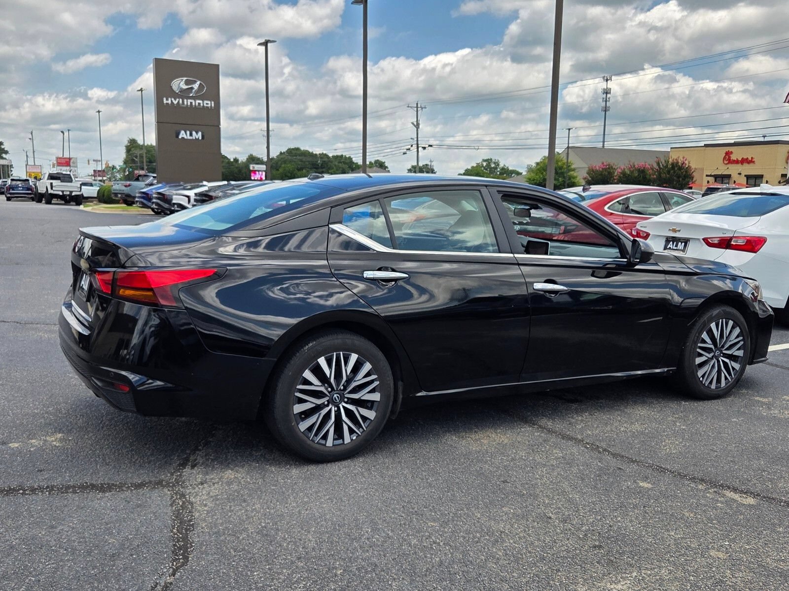 Used 2025 Nissan Altima 2.5 SV FWD image 13