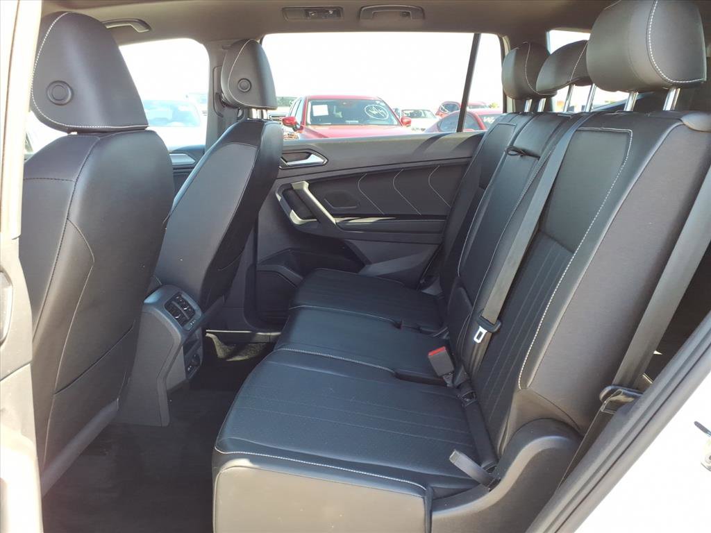 Used 2023 Volkswagen Tiguan SE R-Line image 16