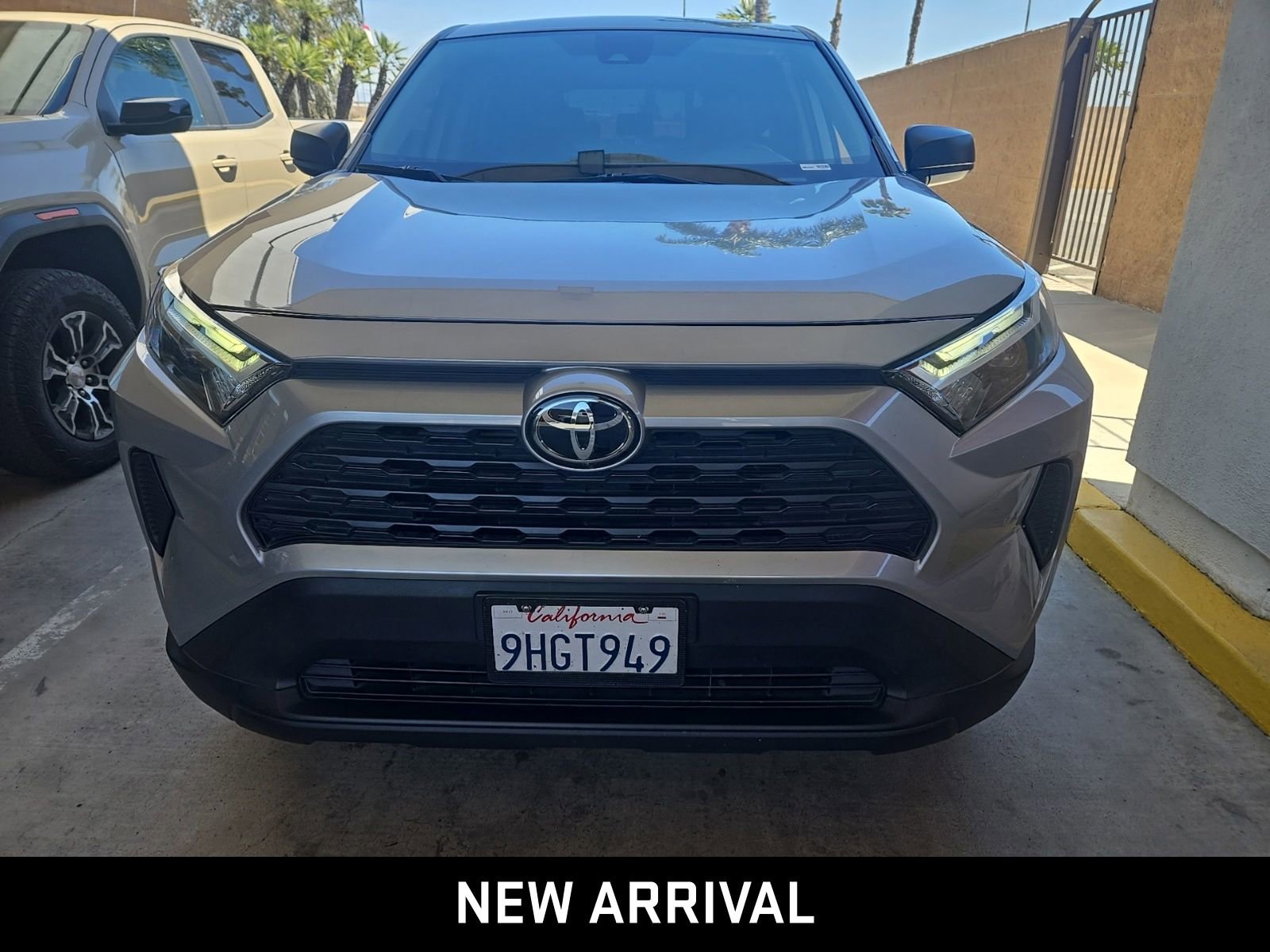 Used 2023 Toyota RAV4 LE FWD video 2
