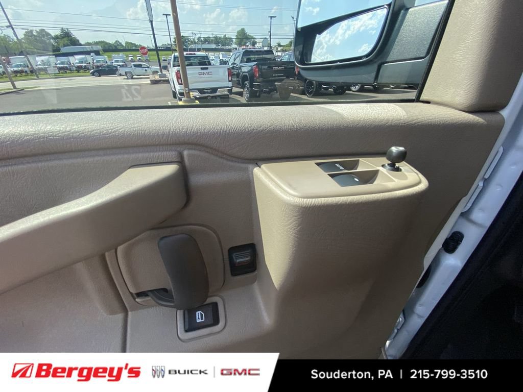 New 2025 GMC Savana 3500 w/ Driver Convenience Package RWD image 25