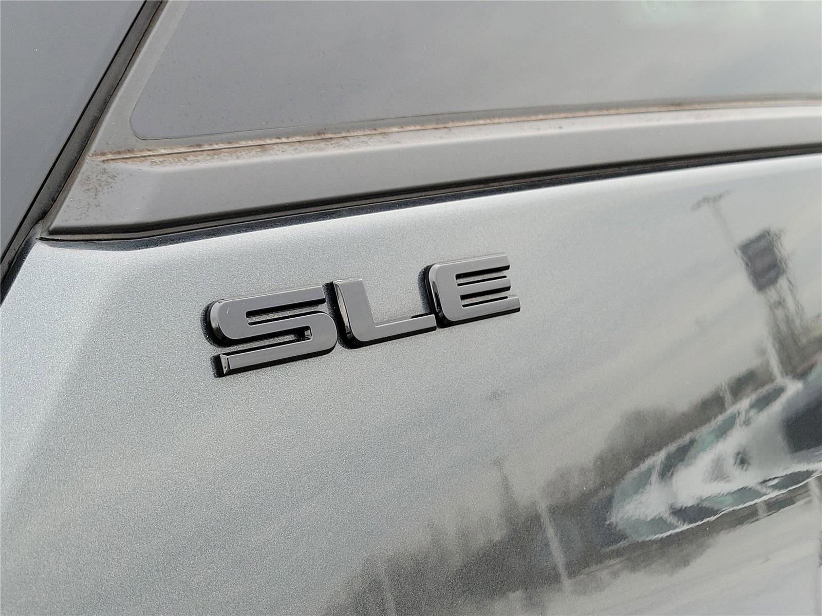 Used 2021 GMC Terrain SLE w/ Driver Convenience Package image 6