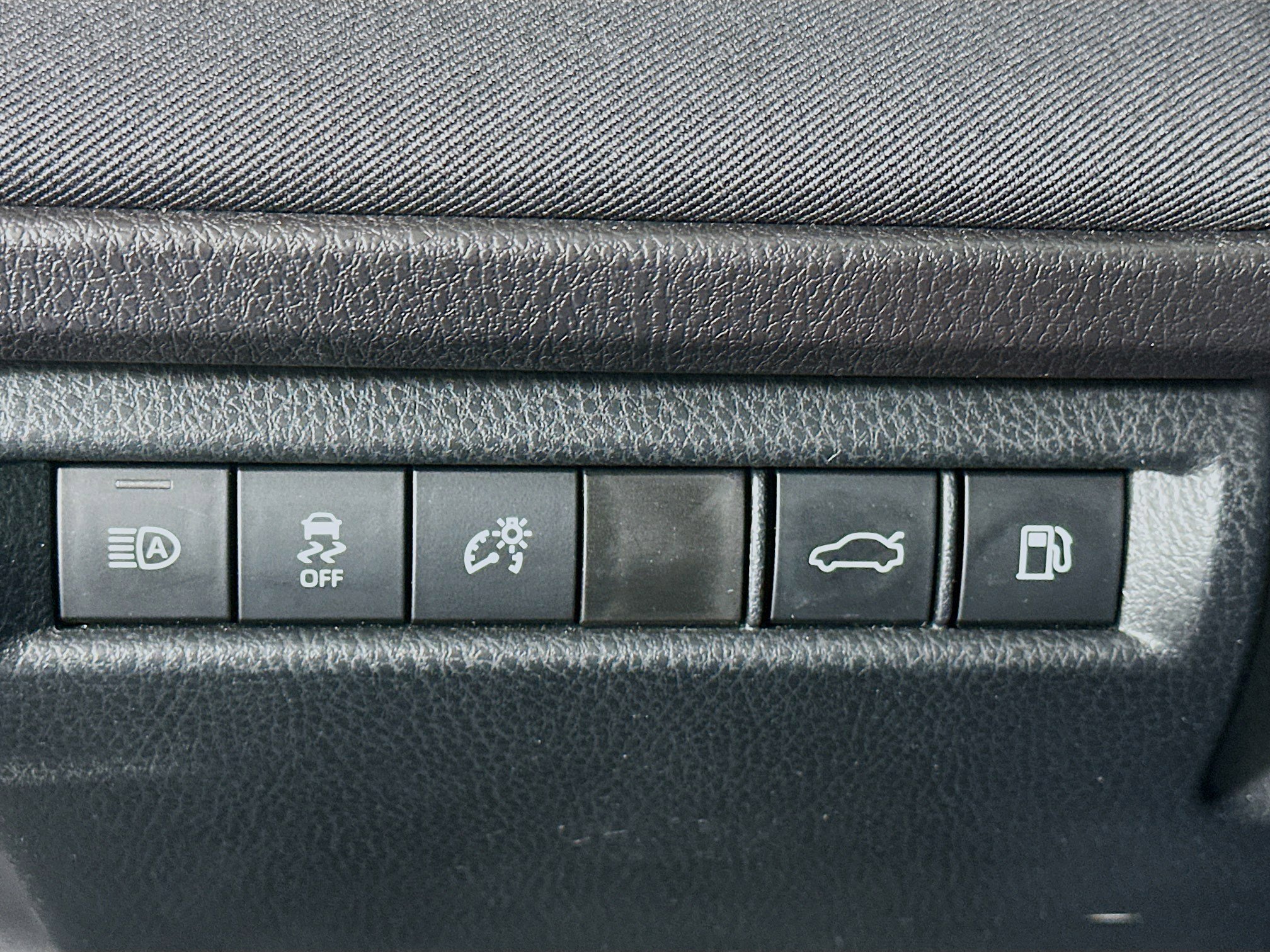 Used 2025 Toyota Camry LE image 17