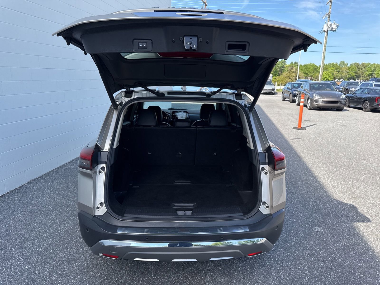 Used 2021 Nissan Rogue Platinum image 10