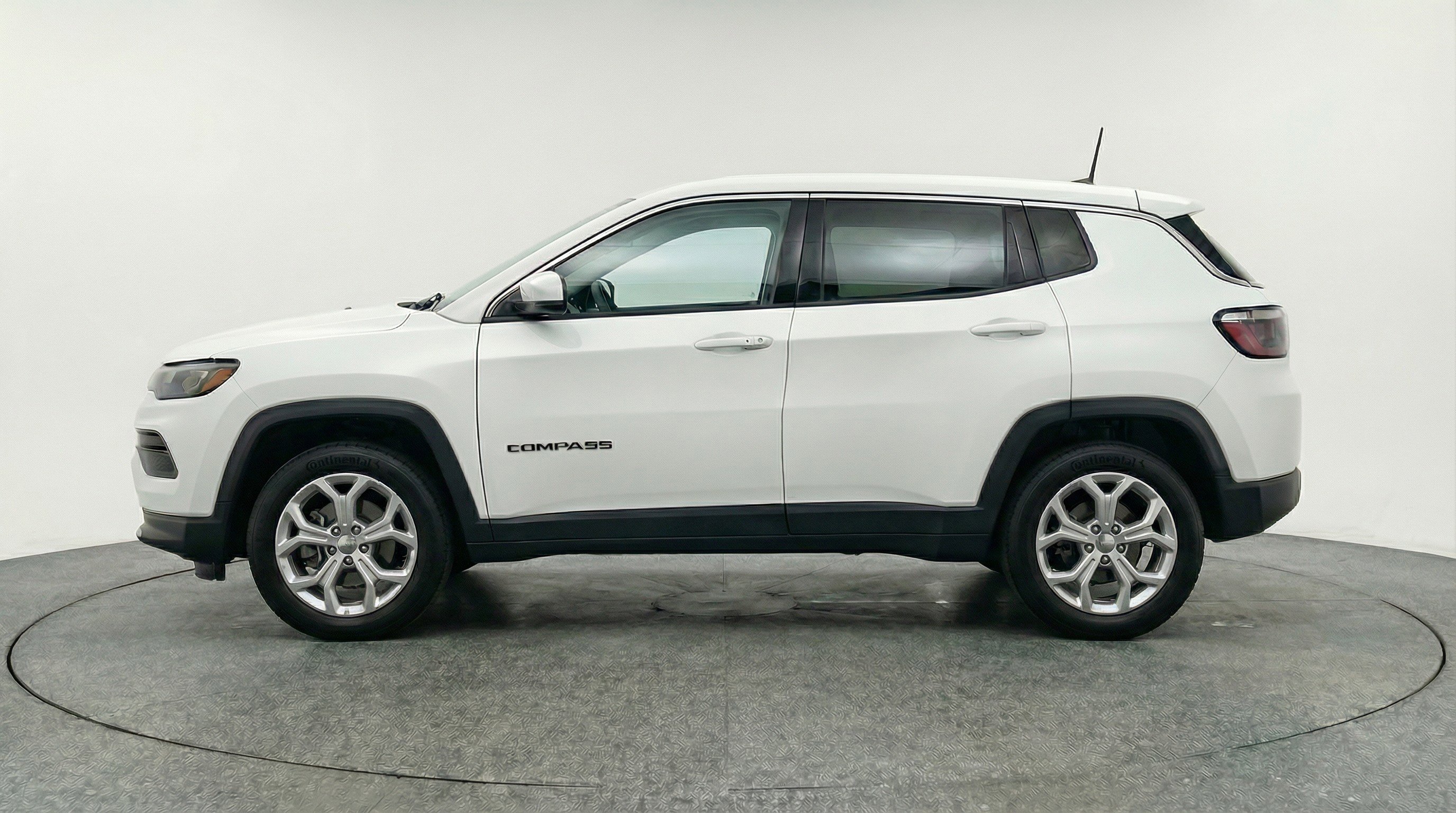 Used 2025 Jeep Compass Latitude image 5