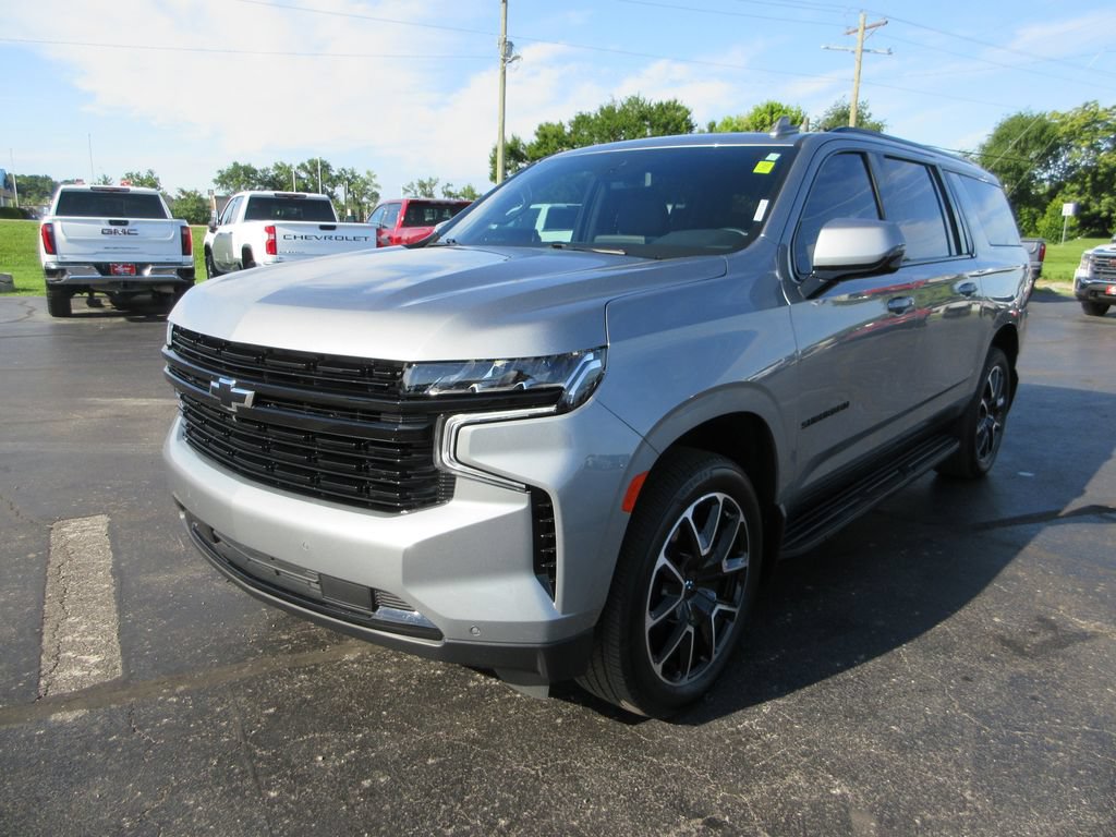 Certified 2024 Chevrolet Suburban RST w/ Luxury Package AWD/4WD image 11