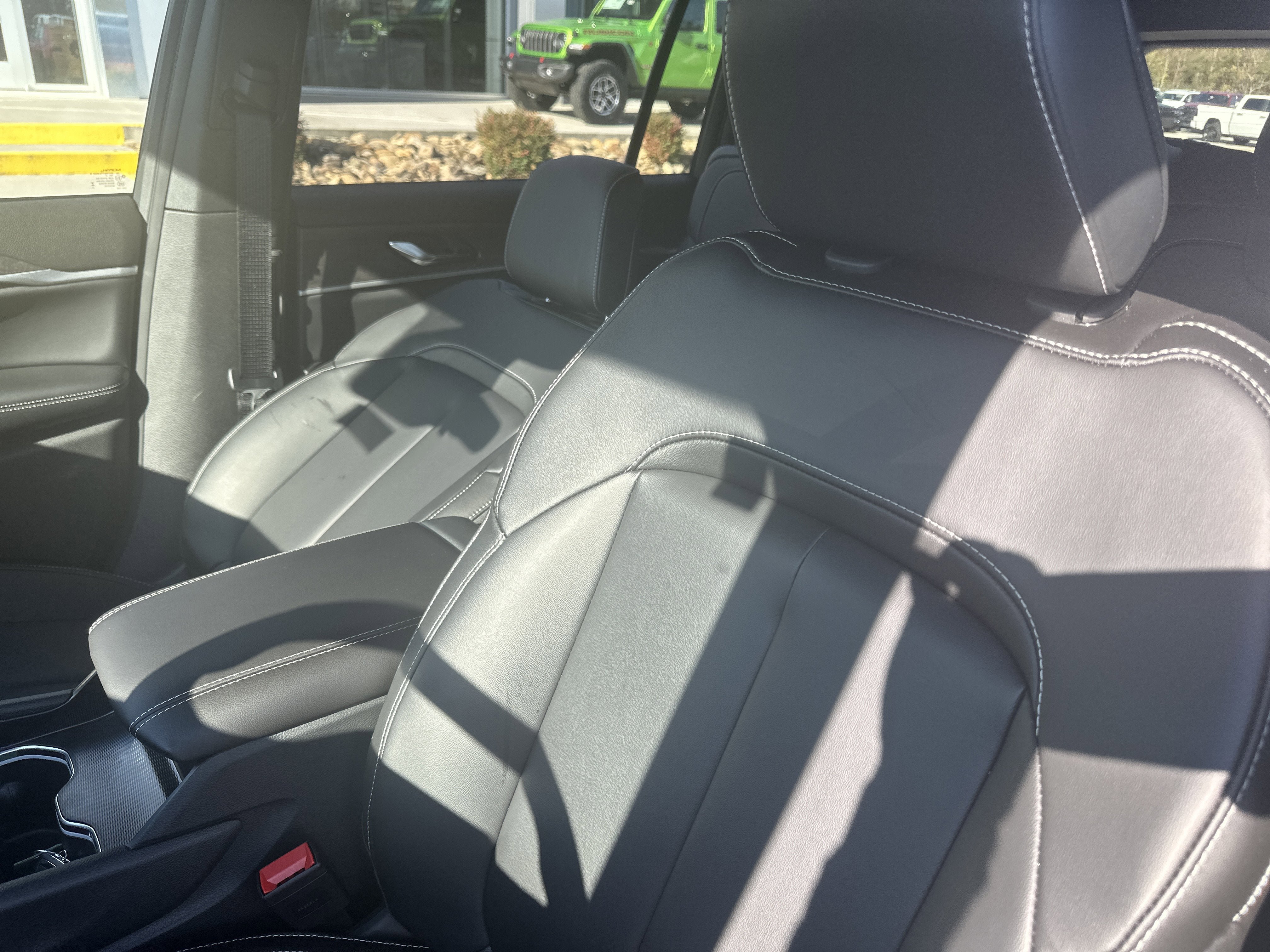 New 2025 Jeep Grand Cherokee L Limited AWD/4WD image 16