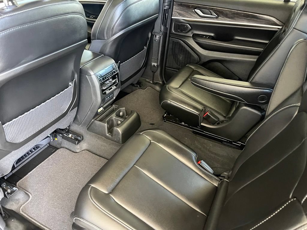 New 2026 Jeep Grand Cherokee L Limited w/ Limited Altitude Package AWD/4WD image 10