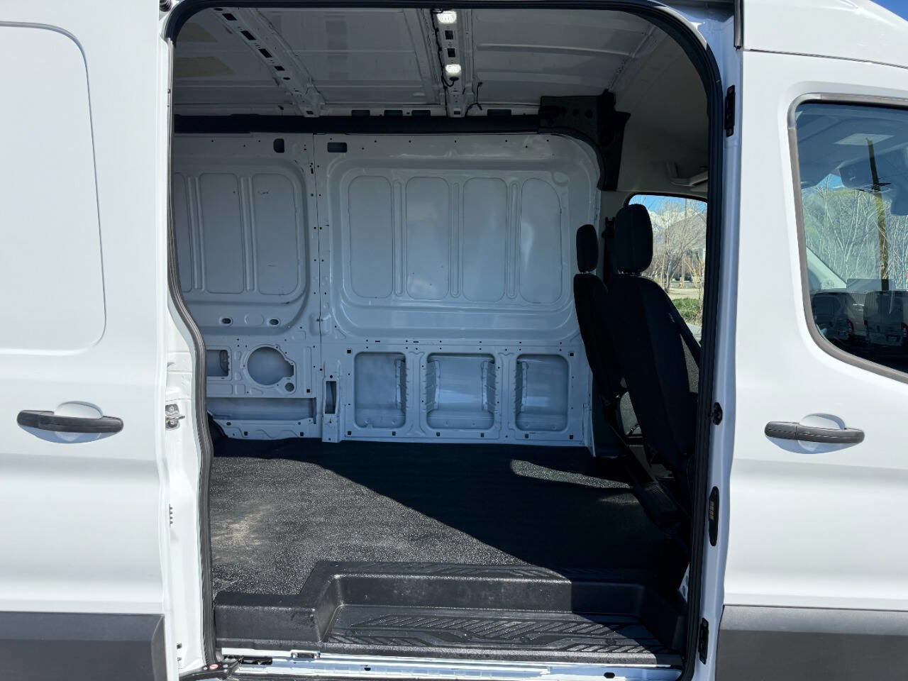 Used 2025 Ford Transit 250 250 AWD 3dr LWB Medium Roof Ca image 26