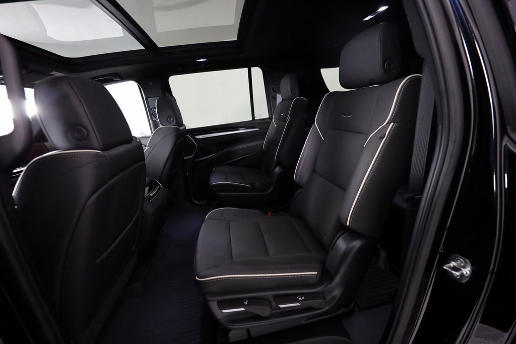 Used 2025 Cadillac Escalade ESV Sport w/ Touring Package image 29