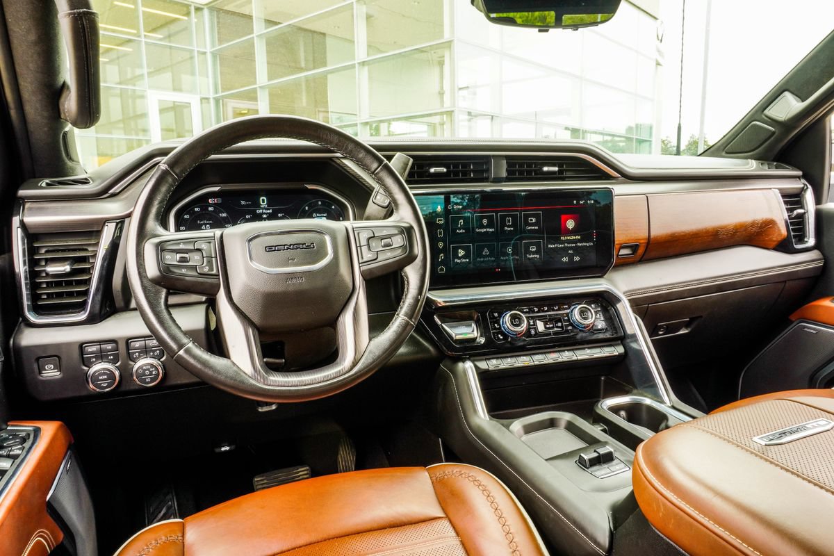 Used 2024 GMC Sierra 2500 Denali Ultimate w/ Max Trailering Package AWD/4WD image 15
