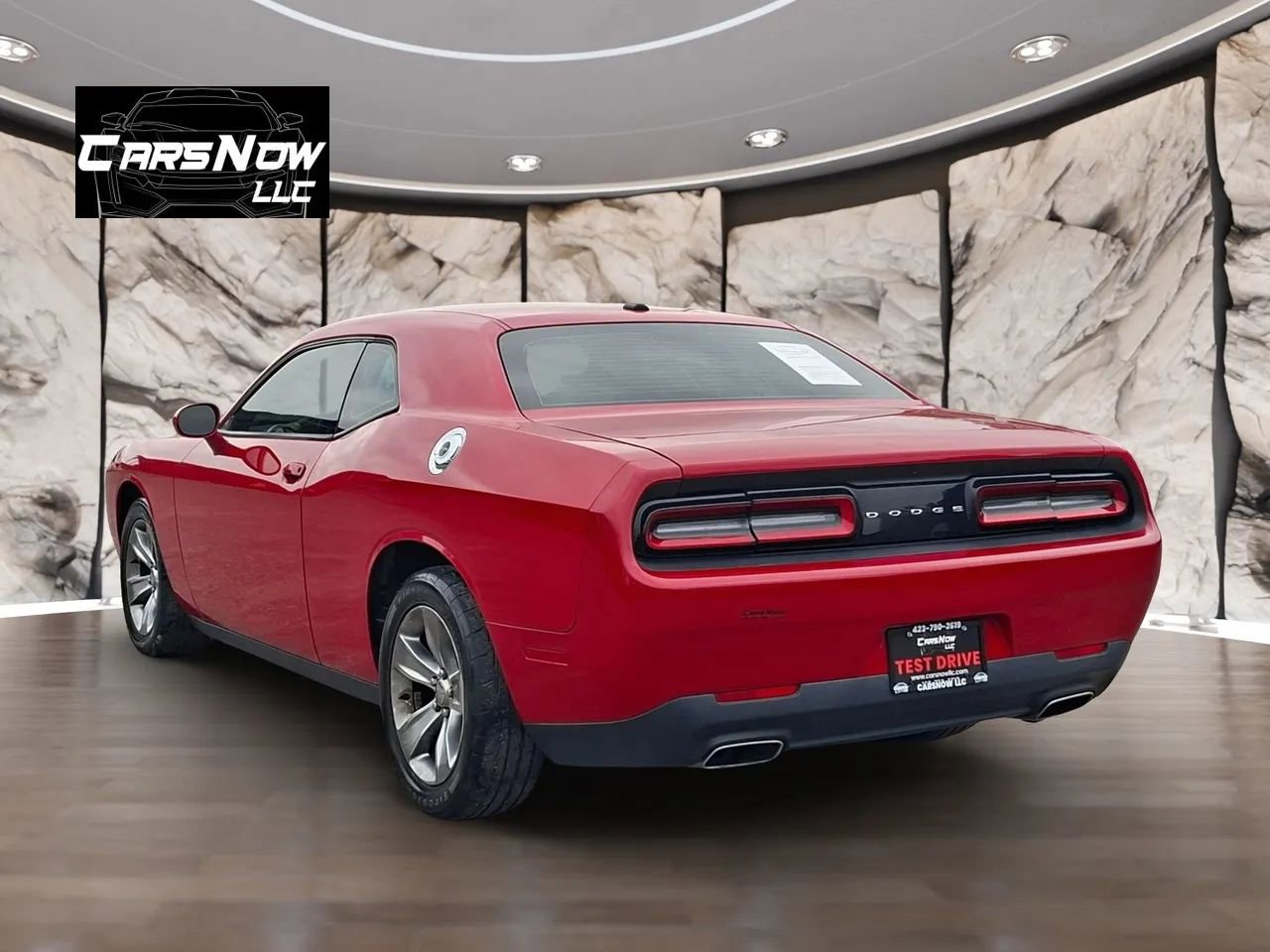 Used 2015 Dodge Challenger SXT image 4