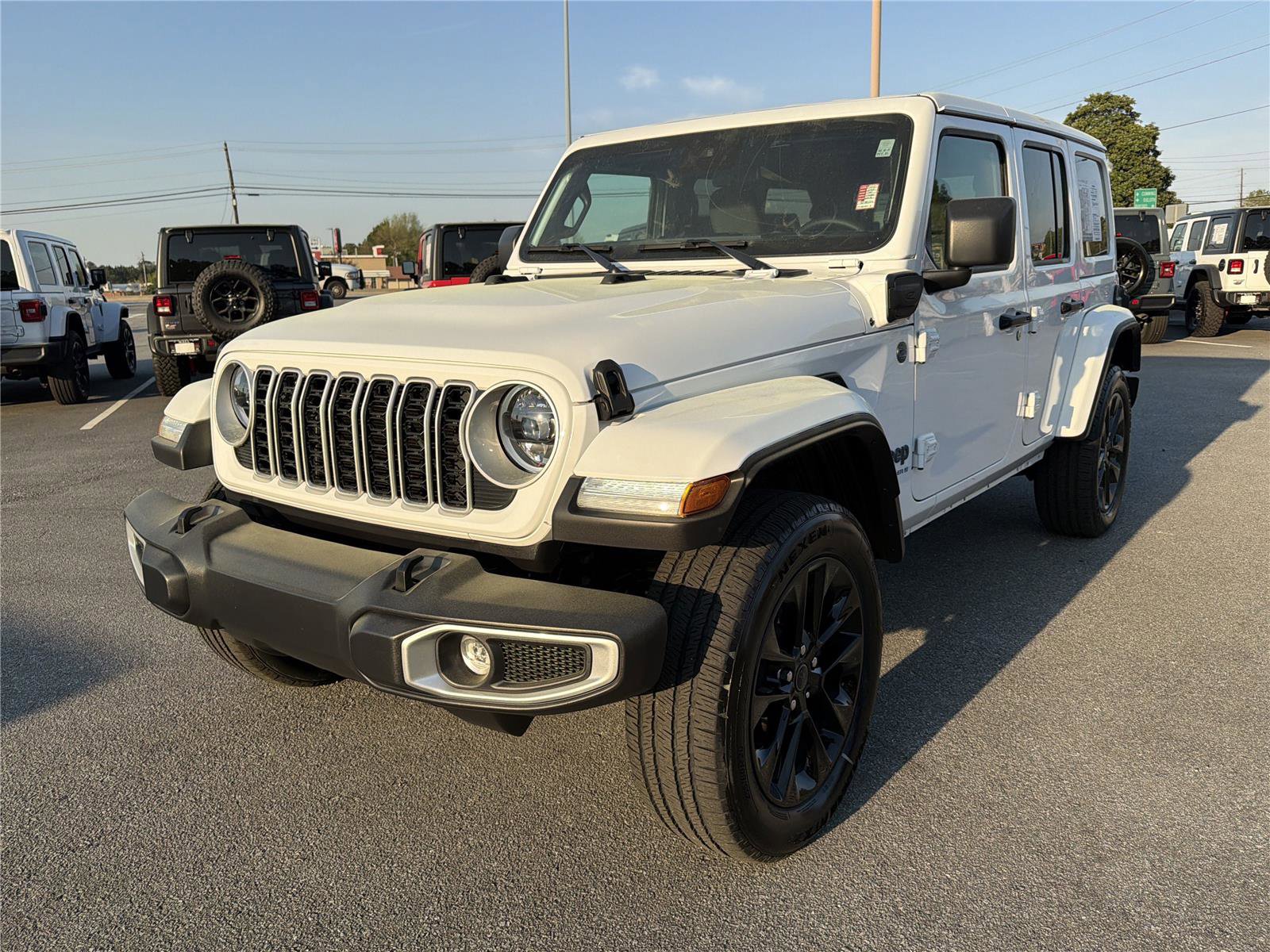 Used 2025 Jeep Wrangler Unlimited Sahara w/ Safety Group AWD/4WD video 2
