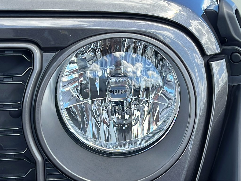 Used 2024 Jeep Wrangler Unlimited Sport AWD/4WD image 24