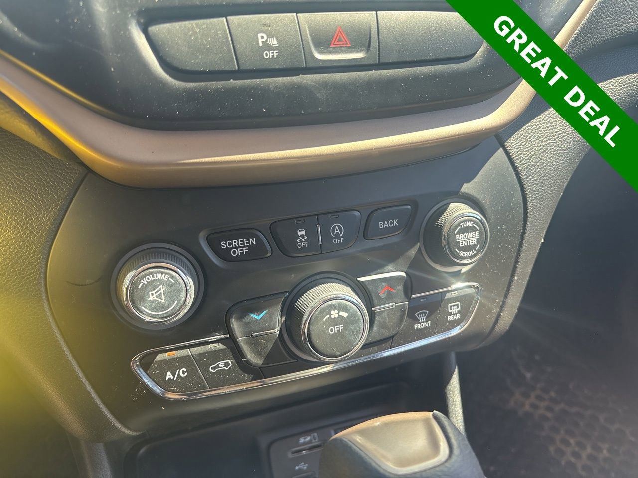 Used 2017 Jeep Cherokee Latitude w/ Safety/Convenience Group image 18