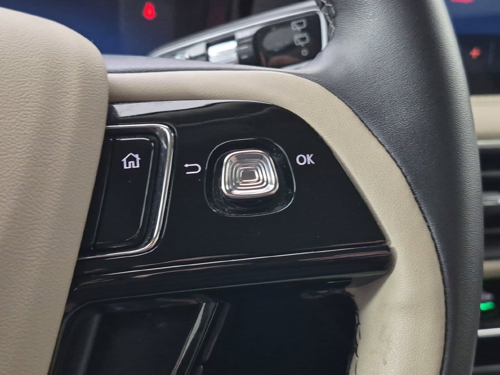 Used 2025 Lincoln Corsair FWD image 19