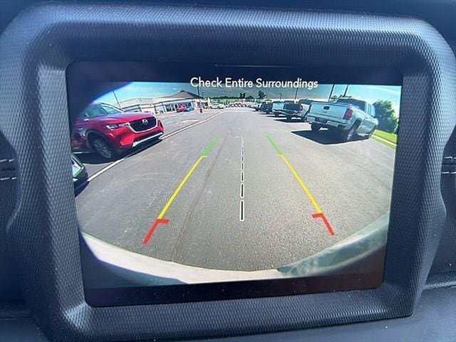 Used 2018 Jeep Wrangler Unlimited Sahara AWD/4WD image 16