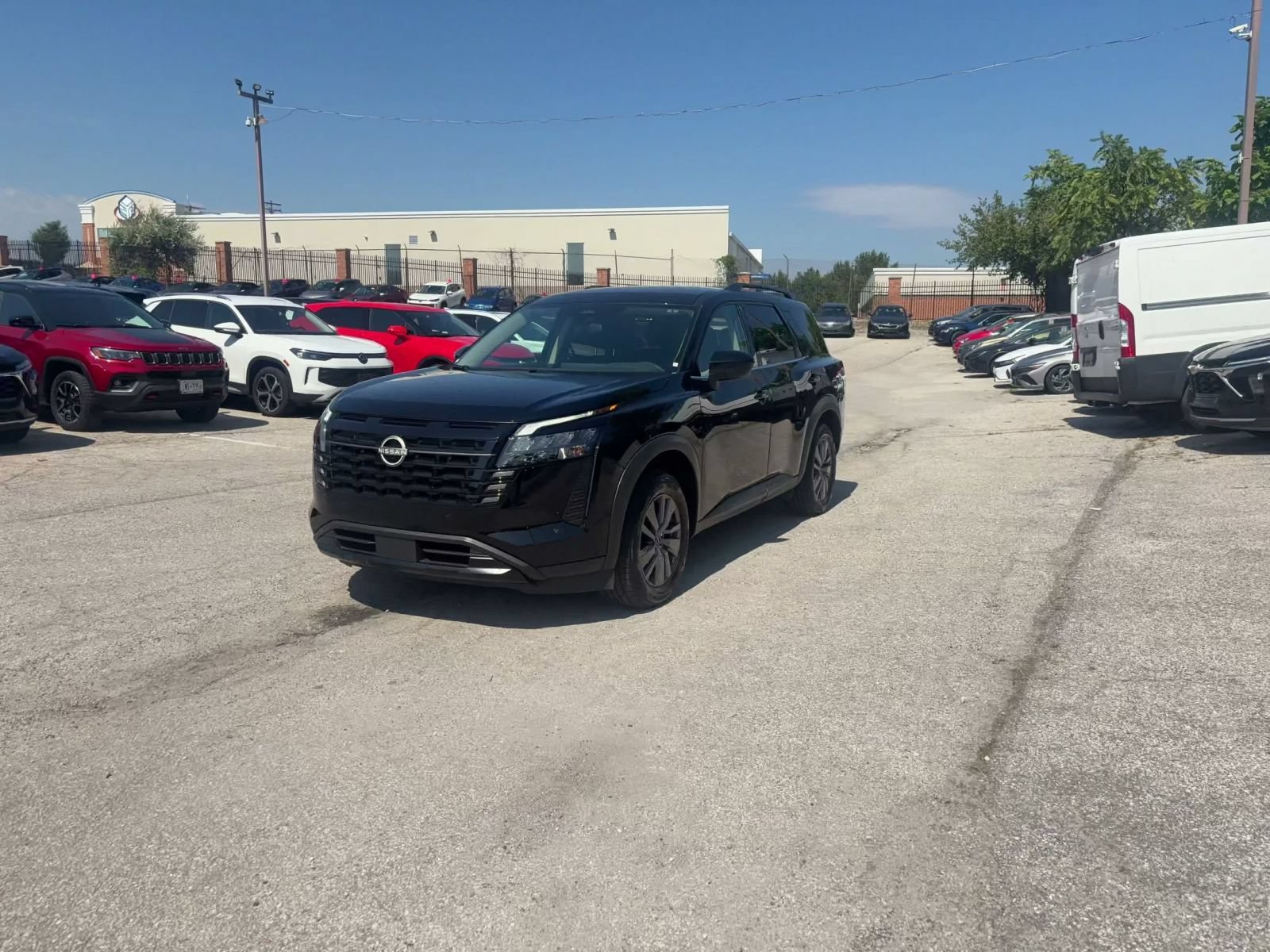 Used 2026 Nissan Pathfinder SV FWD image 5
