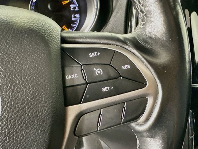 Used 2019 Jeep Grand Cherokee Overland AWD/4WD image 12